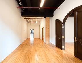 224-230 W Huron St, Chicago, IL à louer Photo intérieure– Image 1 sur 2