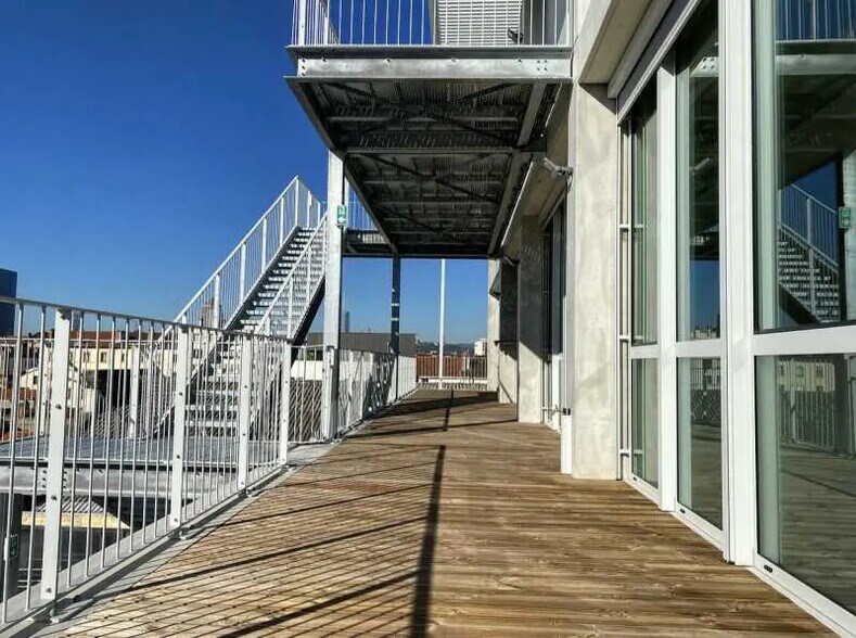 Bureau dans Villeurbanne à louer - Photo de l’immeuble – Image 2 sur 14