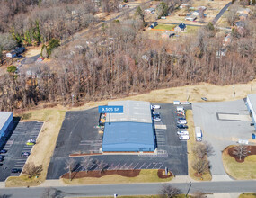 1175 S Park Dr, Kernersville, NC à louer Photo de l’immeuble– Image 1 sur 2