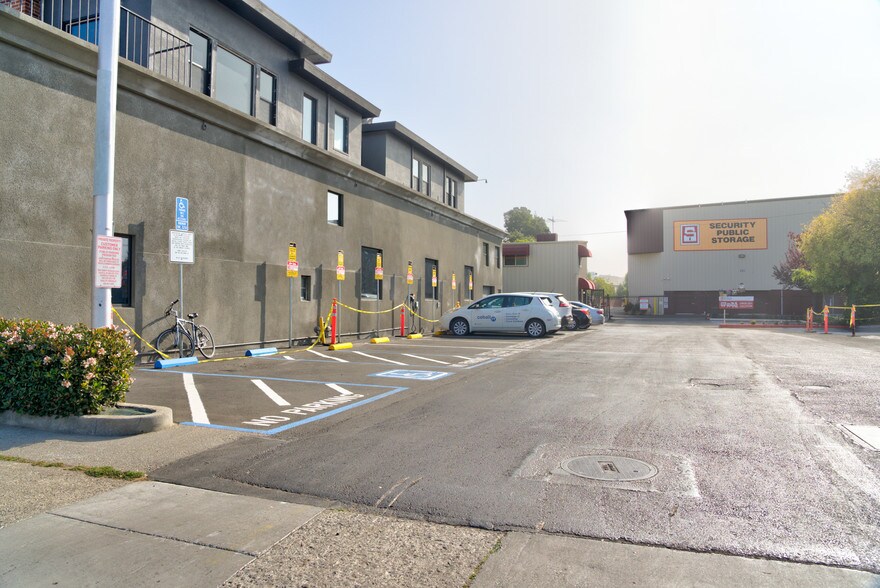 116 E 25th Ave, San Mateo, CA à louer - Photo de l’immeuble – Image 1 sur 11