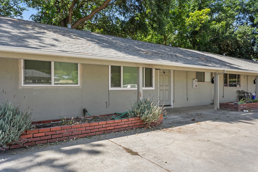 513 N Harbor Blvd, West Sacramento, CA à vendre - Photo de l’immeuble – Image 1 sur 9