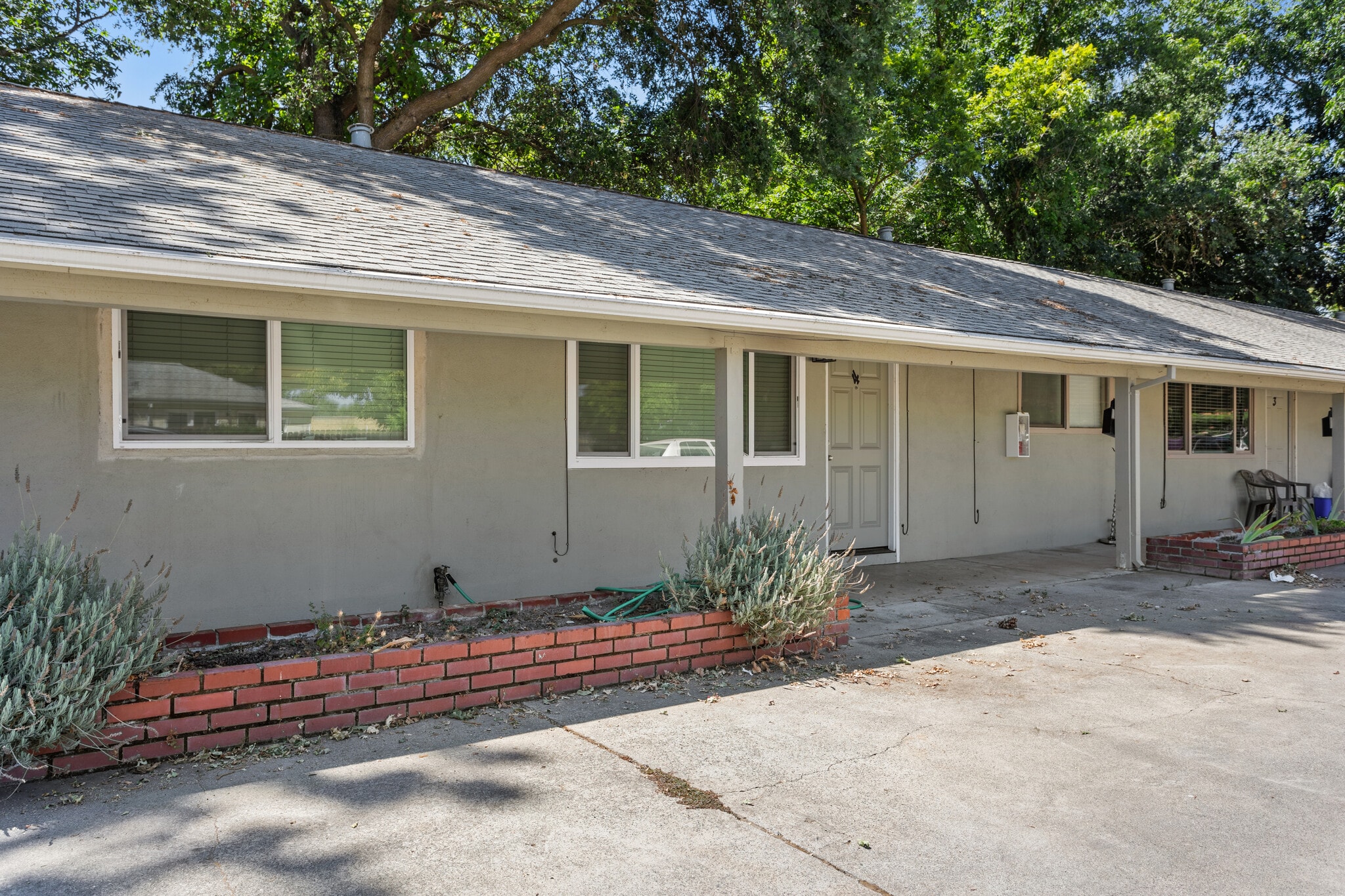 513 N Harbor Blvd, West Sacramento, CA à vendre Photo de l’immeuble– Image 1 sur 10