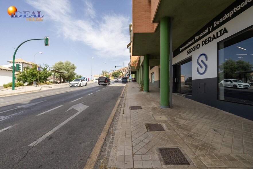 Avenida Santa María de la Alhambra, Granada, Granada à vendre - Photo de l’immeuble – Image 2 sur 34