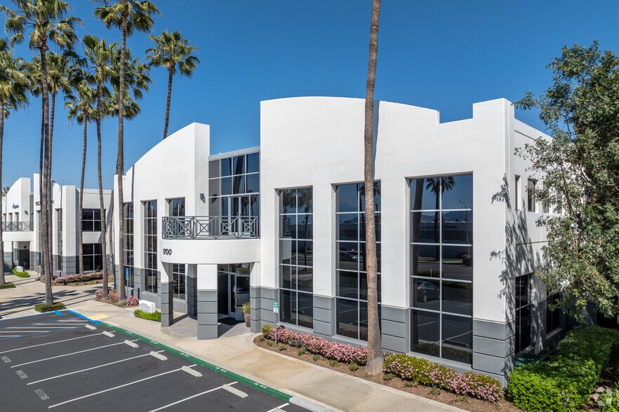 1700 Iowa Ave, Riverside, CA à louer - Photo principale – Image 1 sur 7