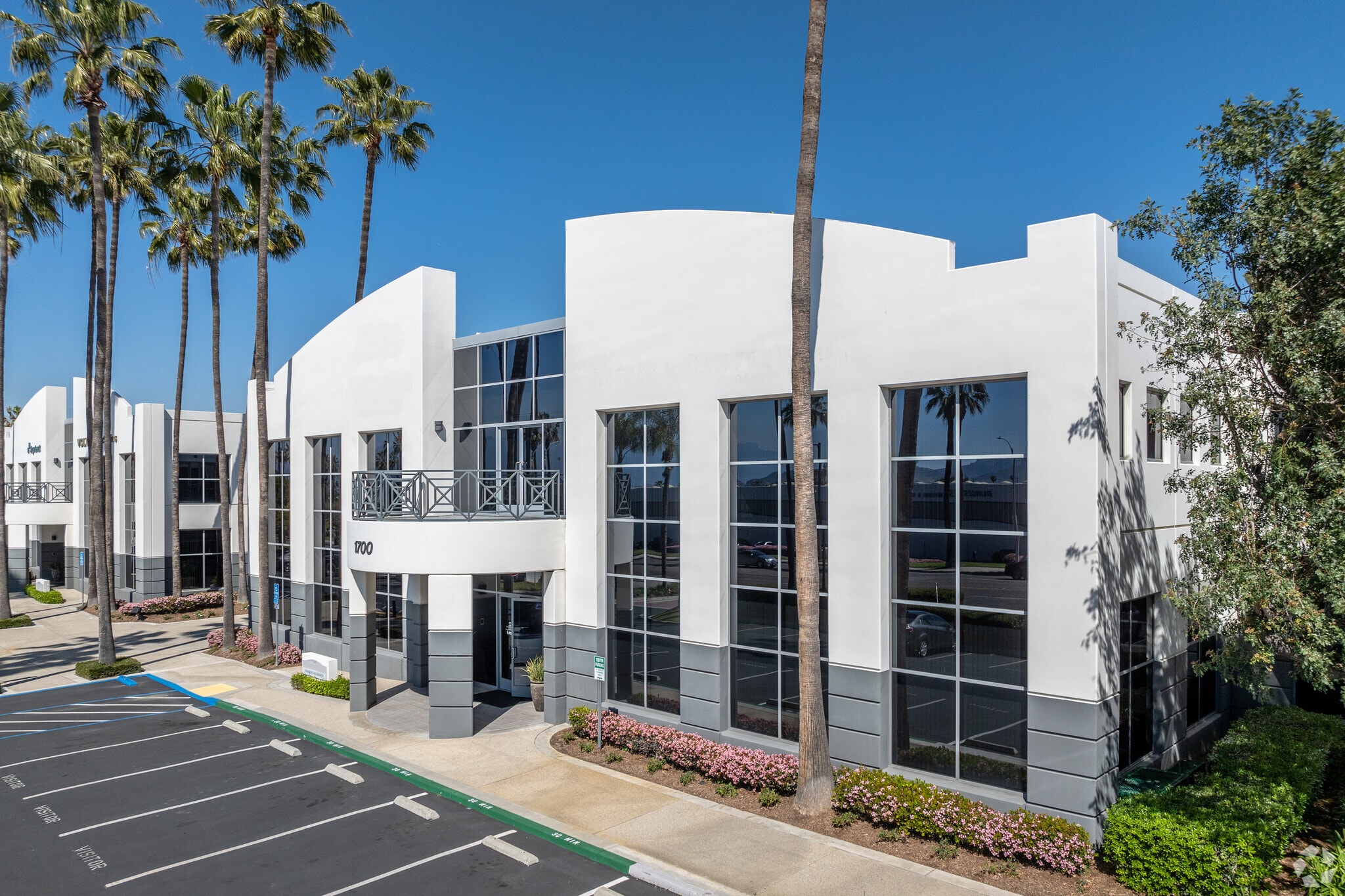 1700 Iowa Ave, Riverside, CA à louer Photo principale– Image 1 sur 8