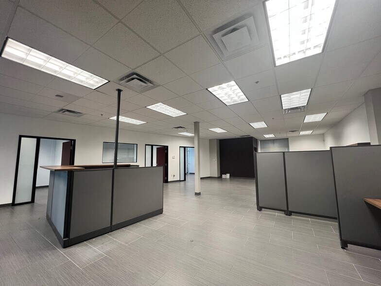 2401 W Glendale Ave, Phoenix, AZ à louer - Photo intérieure – Image 2 sur 13
