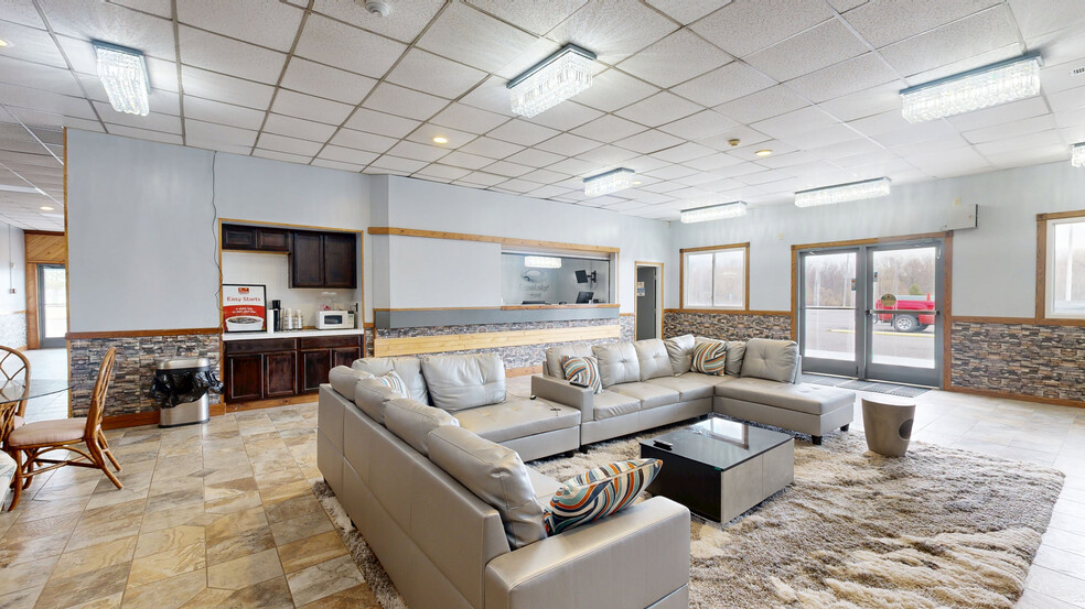 Court Order BK Sale | Dual-Branded Hotel portefeuille de 2 biens à vendre sur LoopNet.fr - Numérisation 3D Matterport – Image 3 sur 24