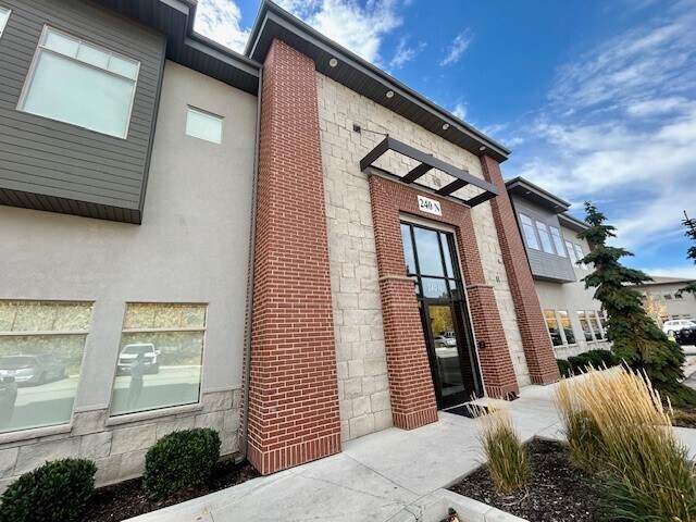 240 N 1200 E, Lehi, UT à louer Photo de l’immeuble– Image 1 sur 10