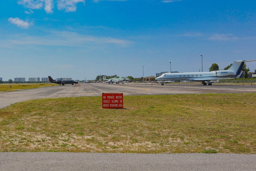 1001 Airport Rd, Destin, FL à vendre - Photo de l’immeuble – Image 3 sur 29