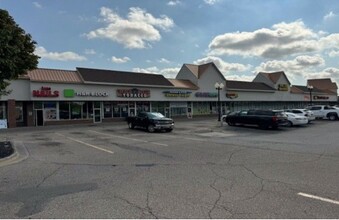 22802-22942 John R Rd, Hazel Park, MI à louer Photo de l’immeuble– Image 1 sur 5