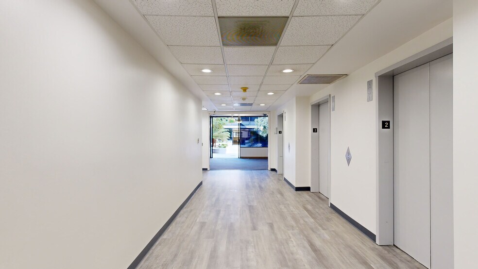 5757 W Century Blvd, Los Angeles, CA à louer - Numérisation 3D Matterport – Image 3 sur 34