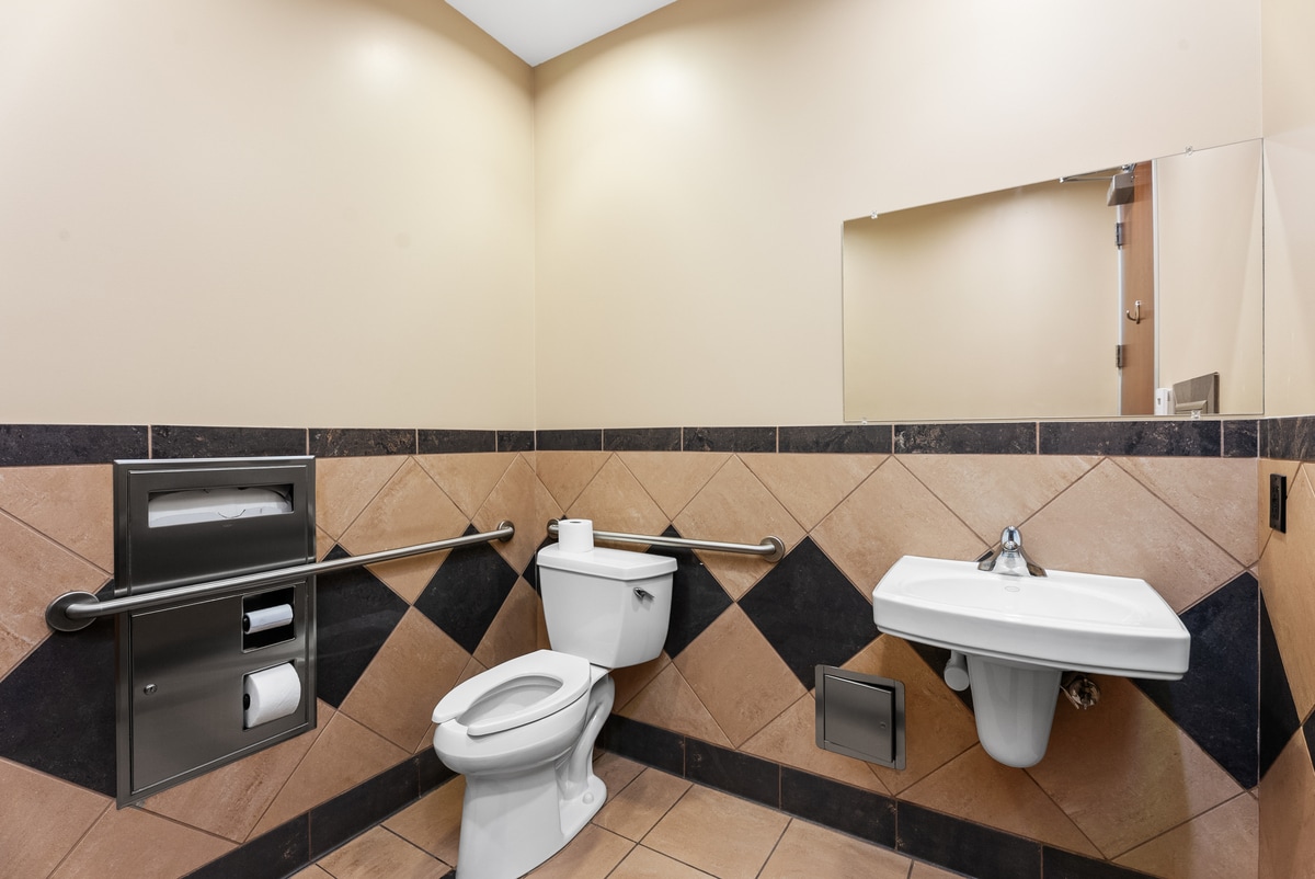 33302 Valle Rd, San Juan Capistrano, CA 92675 - Lot Building A - - Photo intérieure - Image 1 of 11