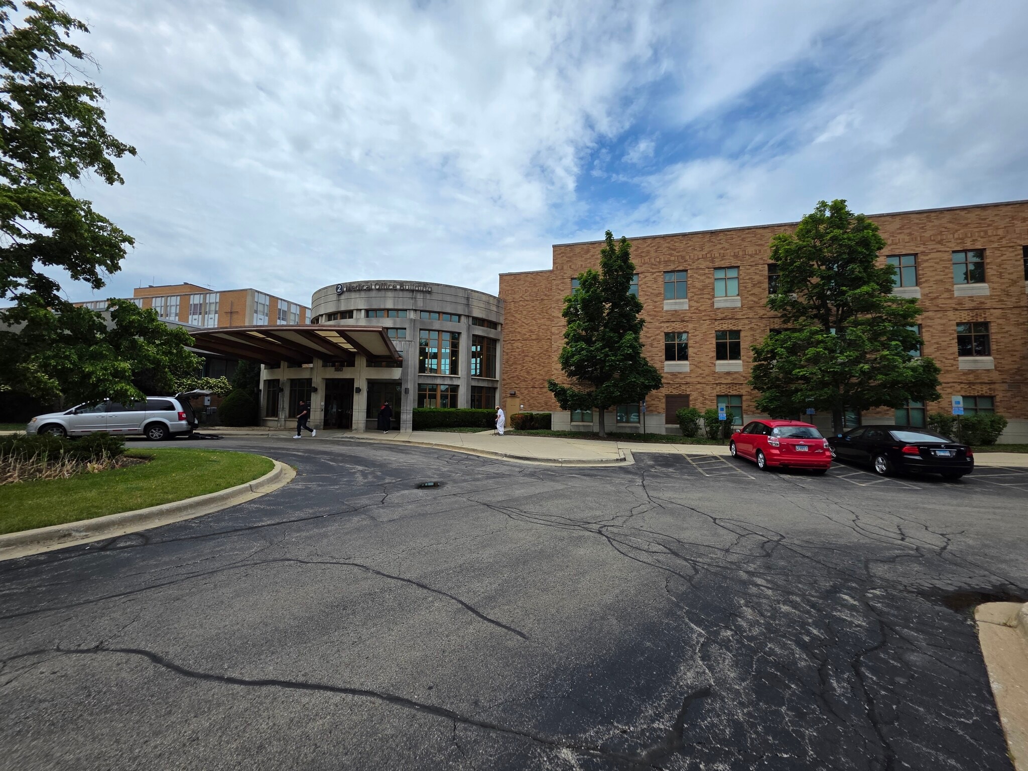 150 N River Rd, Des Plaines, IL à louer Photo de l’immeuble– Image 1 sur 10