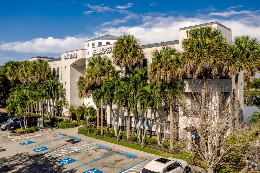 12651 W Sunrise Blvd, Sunrise, FL à louer - Photo de l’immeuble – Image 1 sur 3