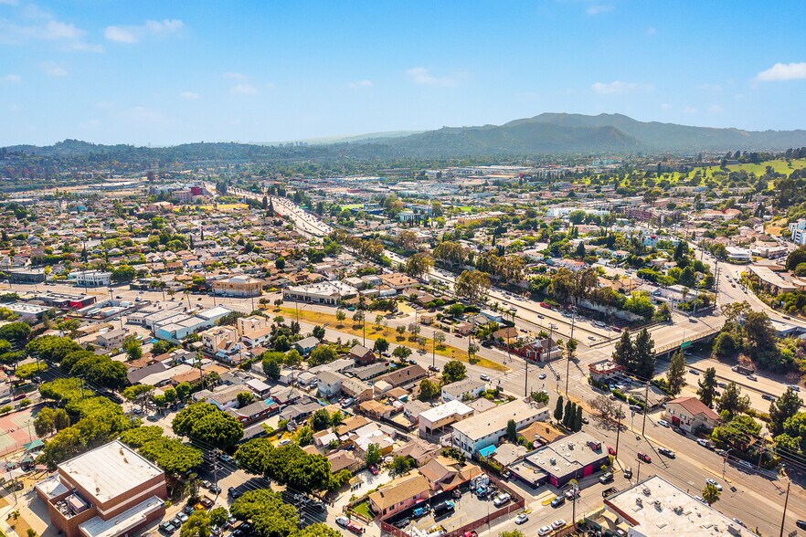 3636 Eagle Rock Blvd, Los Angeles, CA à vendre - Photo de l’immeuble – Image 1 sur 17