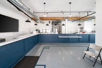 353 S Palm Canyon Dr, Palm Springs, CA à louer Photo intérieure– Image 2 sur 12