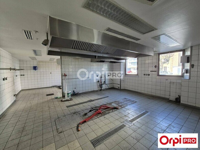 Local commercial dans Romans Sur Isere à vendre - Photo intérieure – Image 2 sur 7