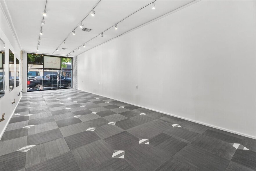 458 N Robertson Blvd, West Hollywood, CA à louer - Photo de l’immeuble – Image 2 sur 4