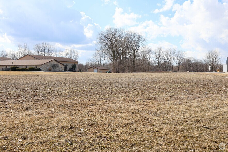 151 S Reed Rd, Kokomo, IN à vendre - Photo de l’immeuble – Image 1 sur 4