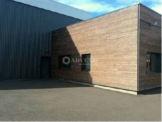 Plus de détails pour Local d'activités à louer