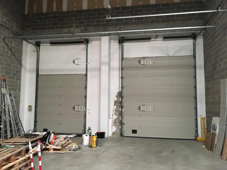 Local d’activités dans Moissy-Cramayel à louer - Photo de l’immeuble – Image 3 sur 5