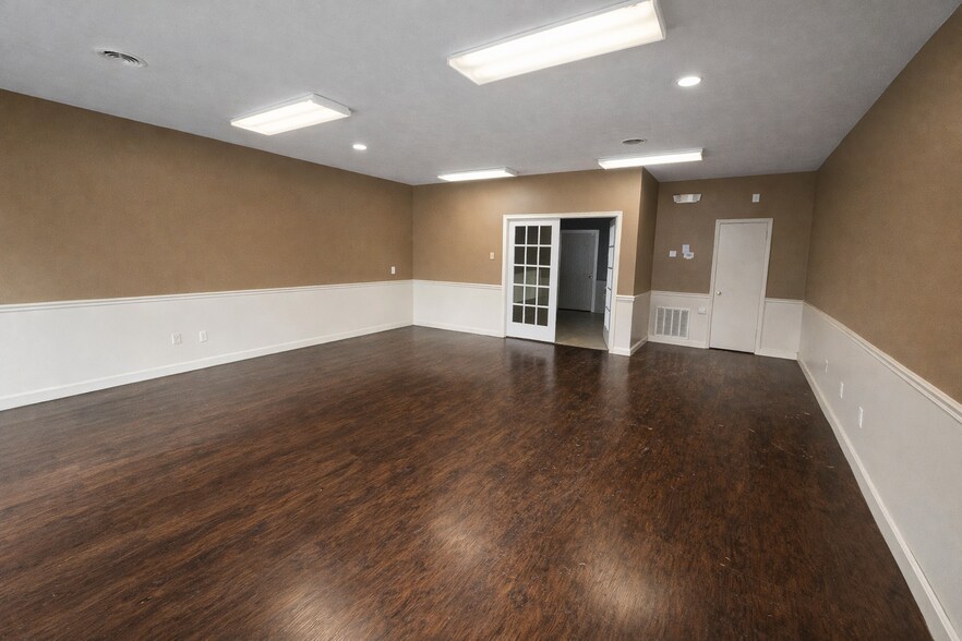 219-239 N Parkway, Jackson, TN à louer - Photo de l’immeuble – Image 2 sur 11