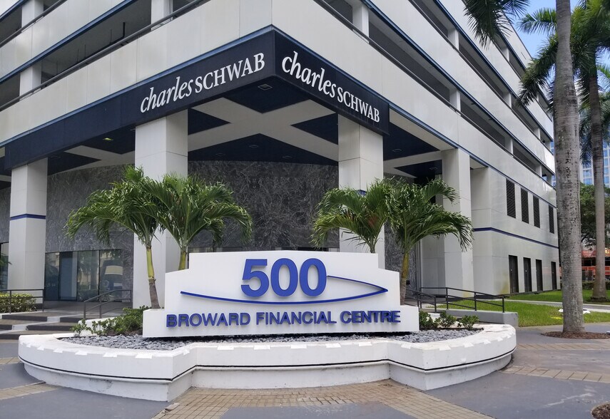 500 E Broward Blvd, Fort Lauderdale, FL à louer - Photo de l’immeuble – Image 2 sur 9