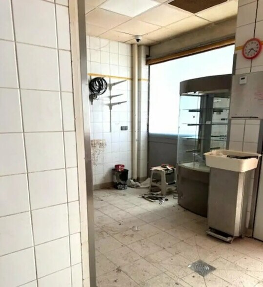 Local commercial dans Anse à vendre - Photo intérieure – Image 2 sur 4