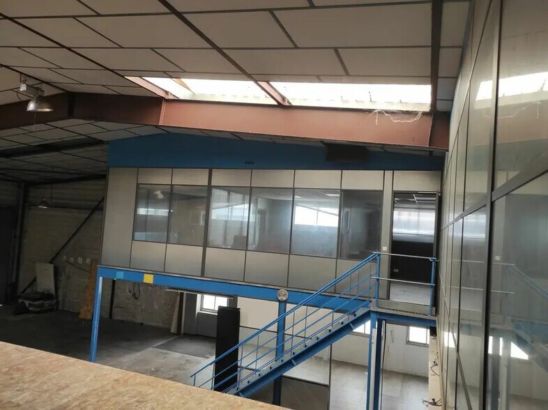 Industriel/Logistique dans Vitrolles à louer - Photo intérieure – Image 3 sur 4