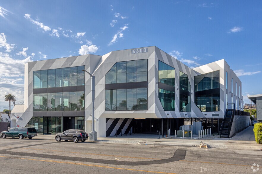 5600 W Adams Blvd, Los Angeles, CA à louer - Photo principale – Image 1 sur 9