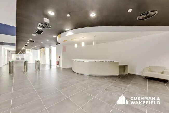 Plus de détails pour 1 Avenue Du Général De Gaulle, Puteaux - Bureau à louer