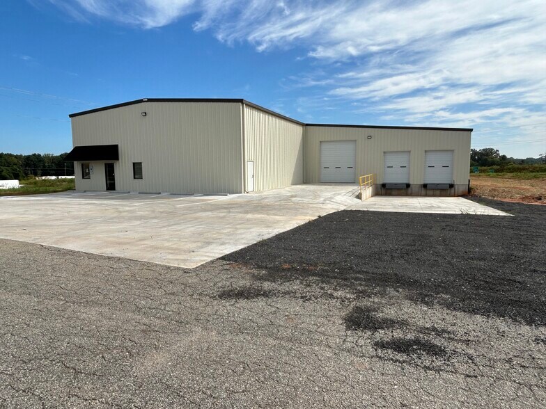 121 Imperial Ln, Gaffney, SC à louer - Photo de l’immeuble – Image 2 sur 8
