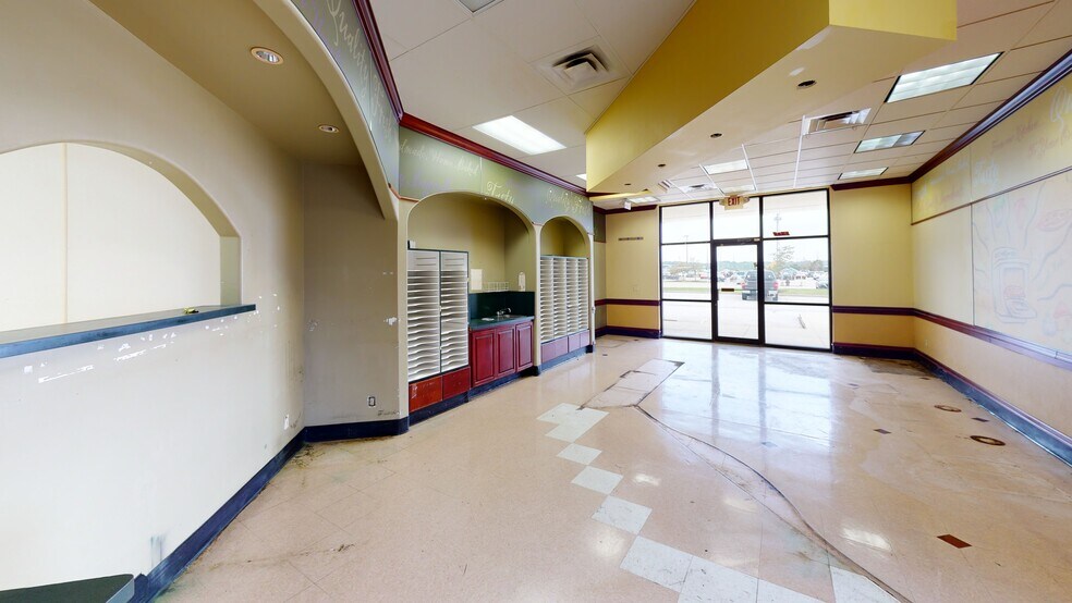 6002 St Joe Center Rd, Fort Wayne, IN à louer - Hall d’entrée – Image 2 sur 3