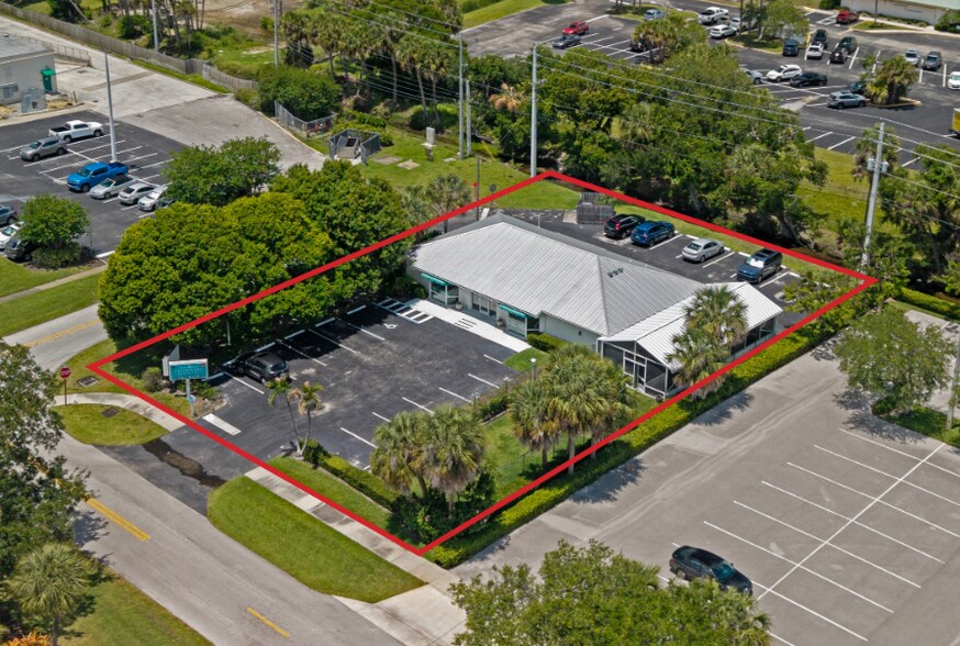 498 22nd Pl, Vero Beach, FL à vendre - Photo de l’immeuble – Image 2 sur 4