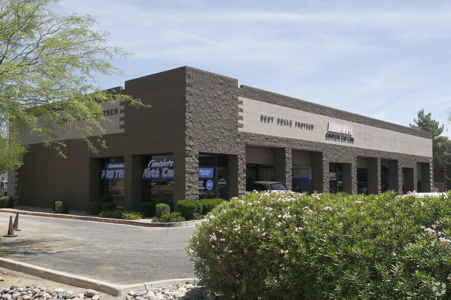 8245 E Butherus Dr, Scottsdale, AZ à louer - Photo de l’immeuble – Image 2 sur 6