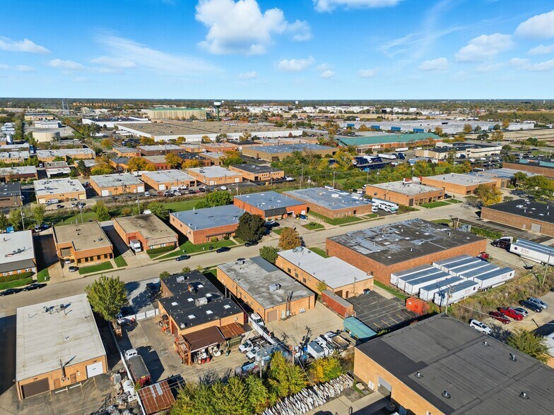 1425 Louis Ave, Elk Grove Village, IL à louer - Photo de l’immeuble – Image 3 sur 10