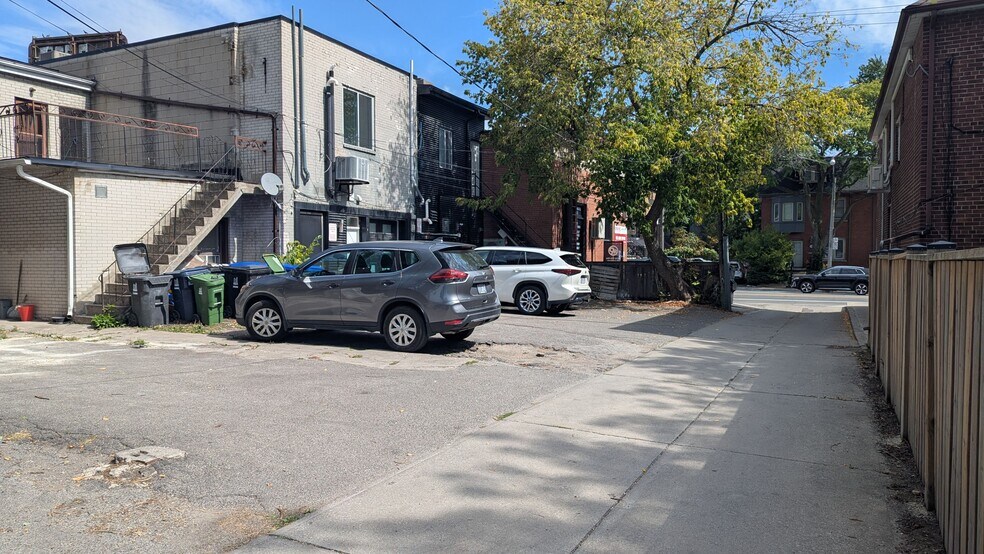 693 St Clair Ave W, Toronto, ON à vendre - Photo de l’immeuble – Image 3 sur 3
