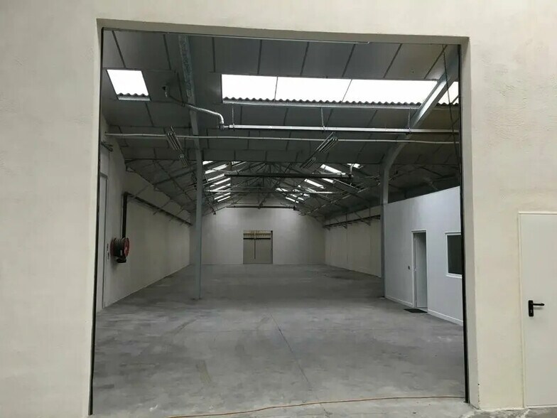 Industriel/Logistique dans SAINT-JEAN-D'ARDIERES à louer - Photo intérieure – Image 3 sur 5