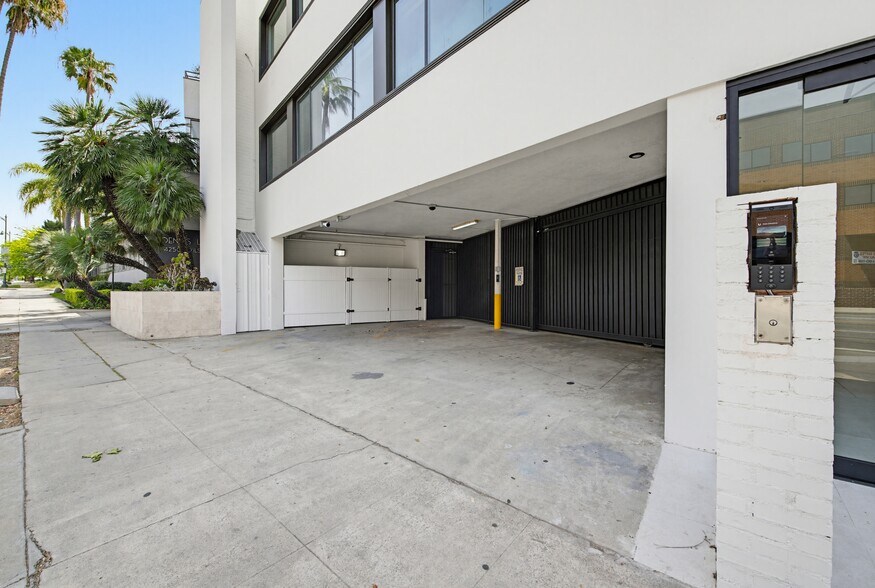 4262 Wilshire Blvd, Los Angeles, CA à louer - Photo de l’immeuble – Image 3 sur 15