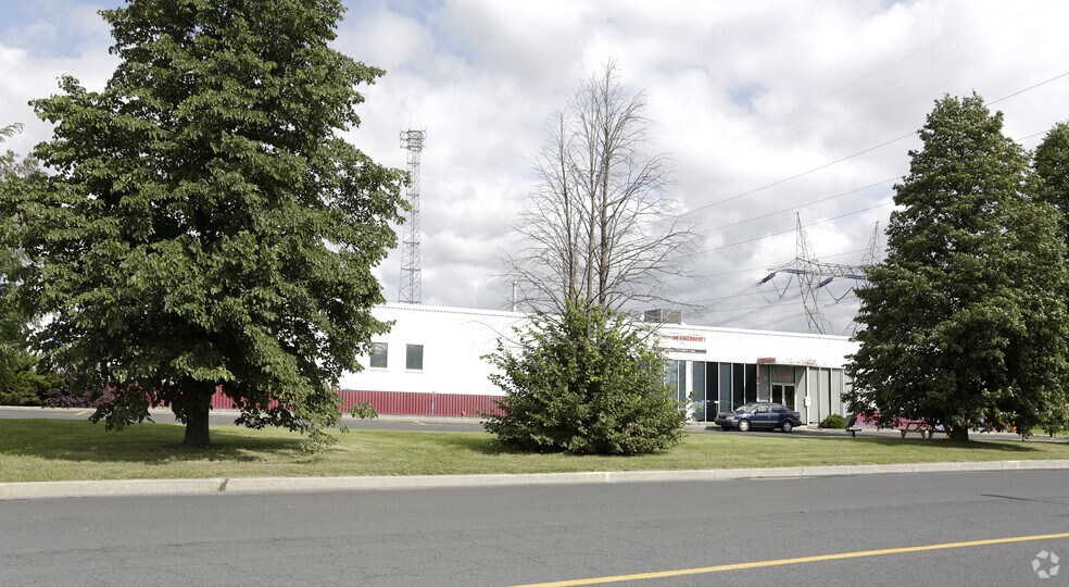 1450 Rue Marie-Victorin, St-Bruno-de-Montarville, QC à louer - Photo de l’immeuble – Image 2 sur 2
