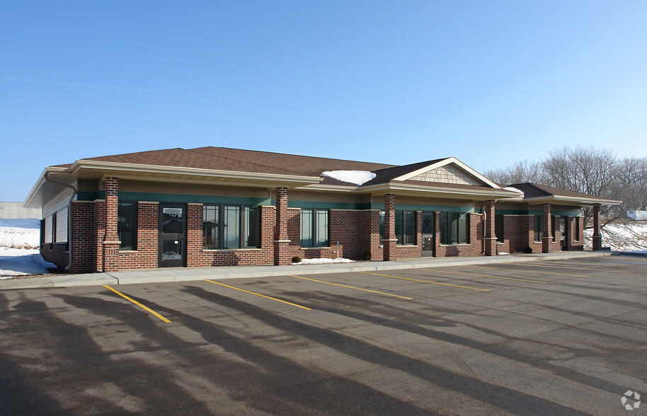2774 Commerce Dr NW, Rochester, MN à louer - Photo de l’immeuble – Image 2 sur 17