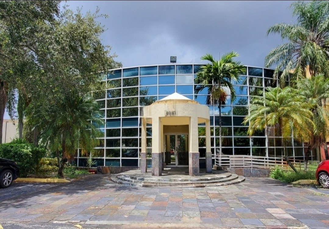 8081 NW 31st St, Doral, FL à louer Photo principale– Image 1 sur 4