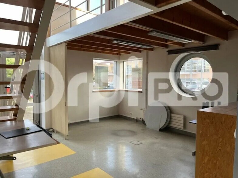 Bureau dans La Rochelle à vendre - Photo de l’immeuble – Image 1 sur 4