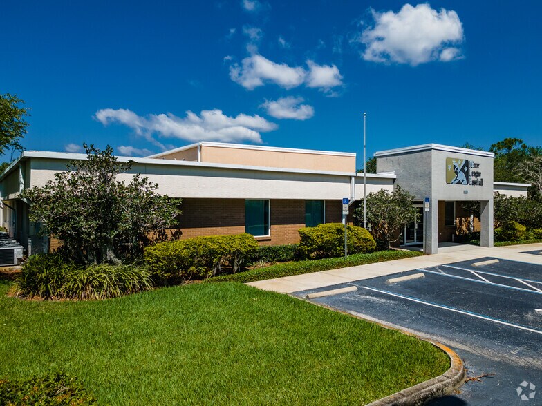 9550 16th St N, Saint Petersburg, FL à louer - Photo principale – Image 1 sur 5