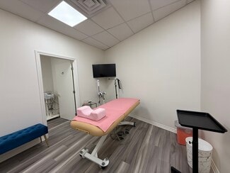 Plus de détails pour 20011 Ventura Blvd, Woodland Hills, CA - Bureau à louer