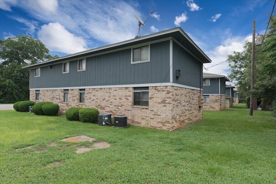710 Hall Ave, Caldwell, TX à vendre - Photo de l’immeuble – Image 3 sur 6