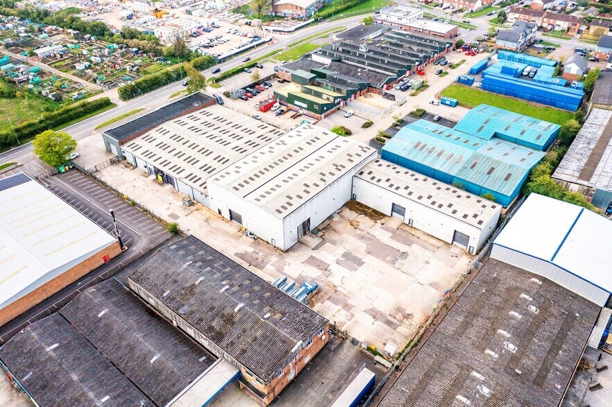 Kelvin Rd, Swindon à louer - Photo de l’immeuble – Image 2 sur 6