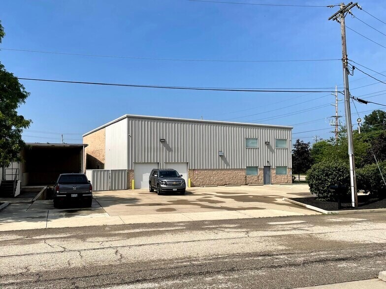 10691 Kenwood Rd, Cincinnati, OH à louer Photo de l’immeuble– Image 1 sur 5