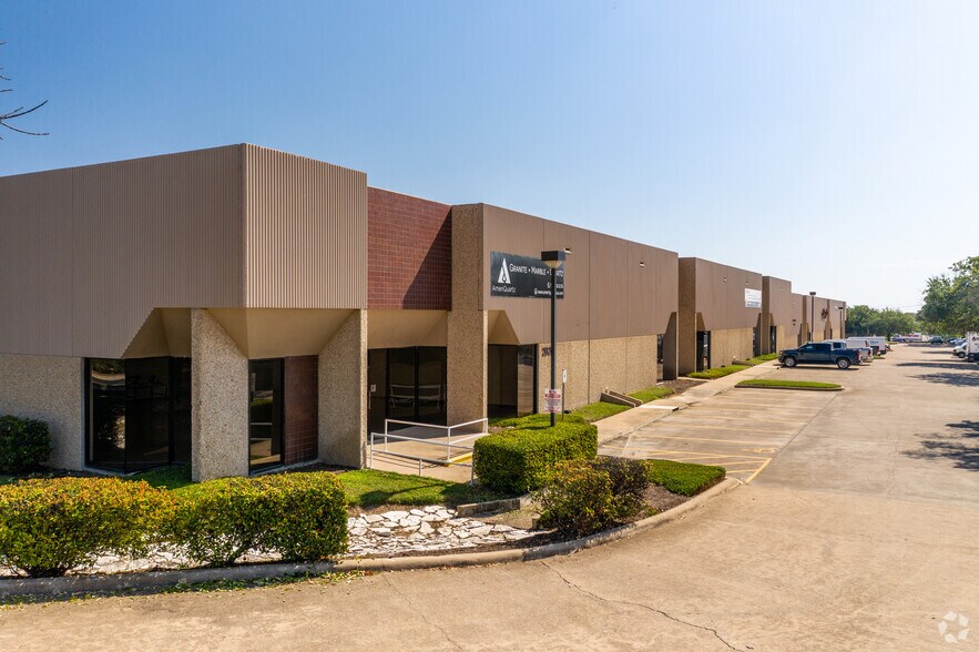 10200-10212 Metropolitan Dr, Austin, TX à louer - Photo principale – Image 1 sur 1