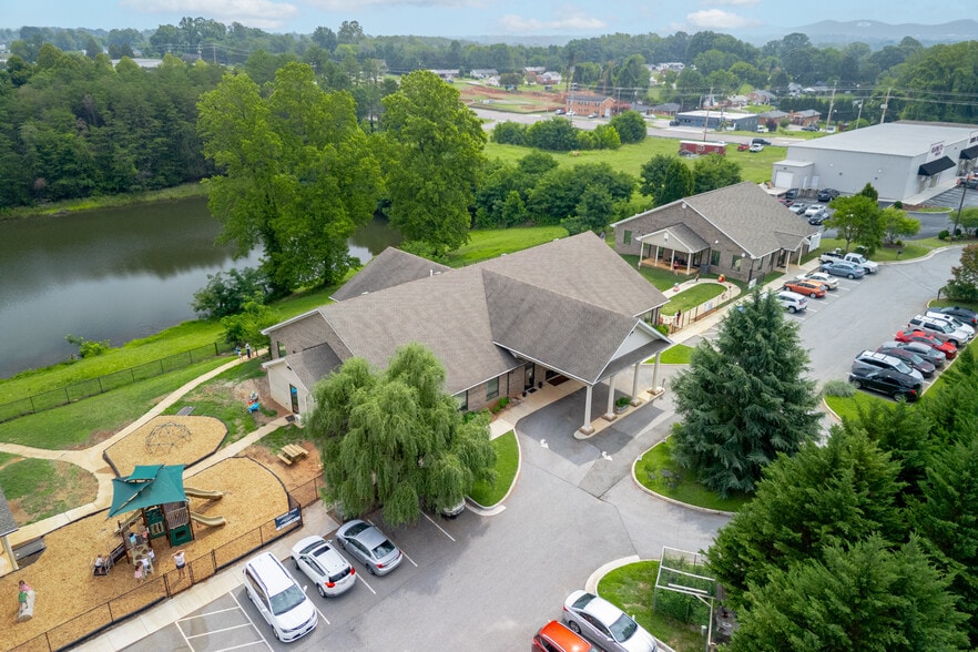 1071 Woodberry Square Pl, Lynchburg, VA à vendre - Photo de l’immeuble – Image 2 sur 34